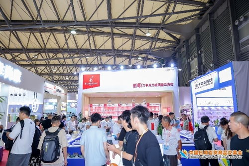 人流如潮星聚上?！?16屆中國日用百貨商品交易會盛大開幕